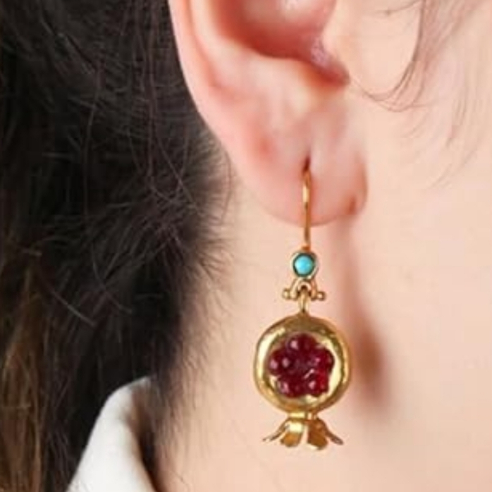 🌹 NWT GF Silver and Garnets Earrings.
